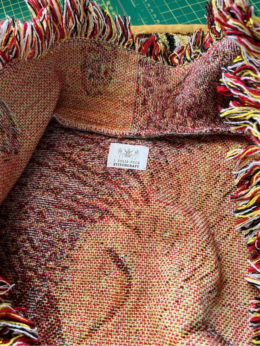 Klimt's "The Kiss", kissing cats tapestry cardigan, upcycled woven blanket - Picture 7 of 11